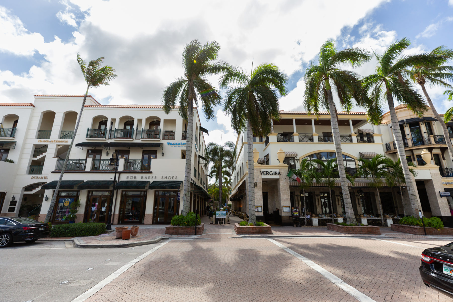 Naples: Coastal Elegance to Welcome 2026