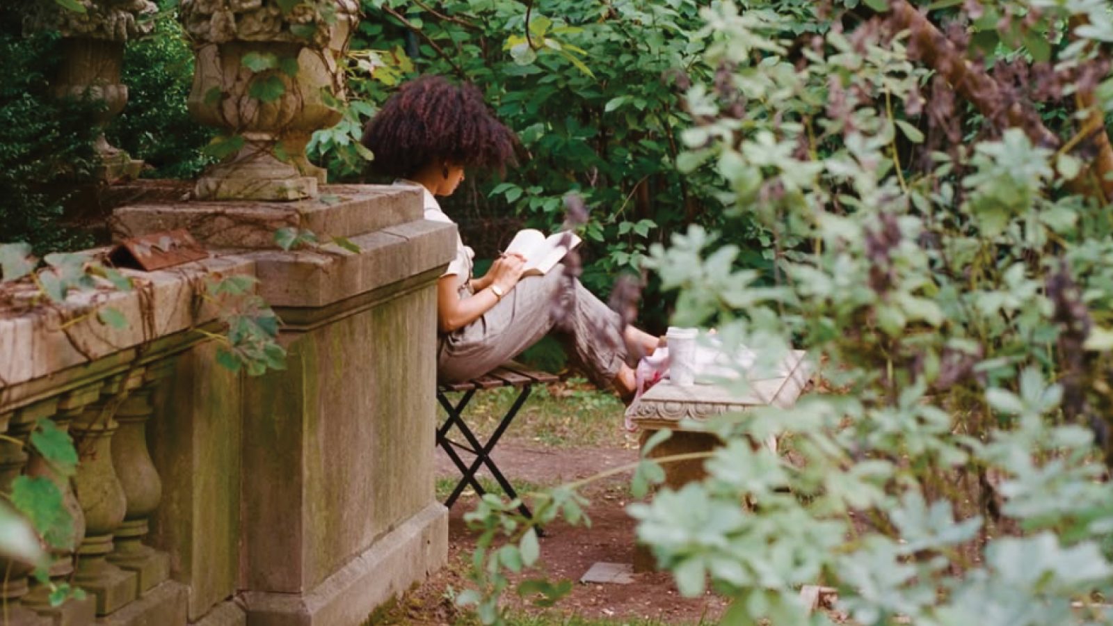 The Art of Doing Nothing in a City That Glorifies Hustle