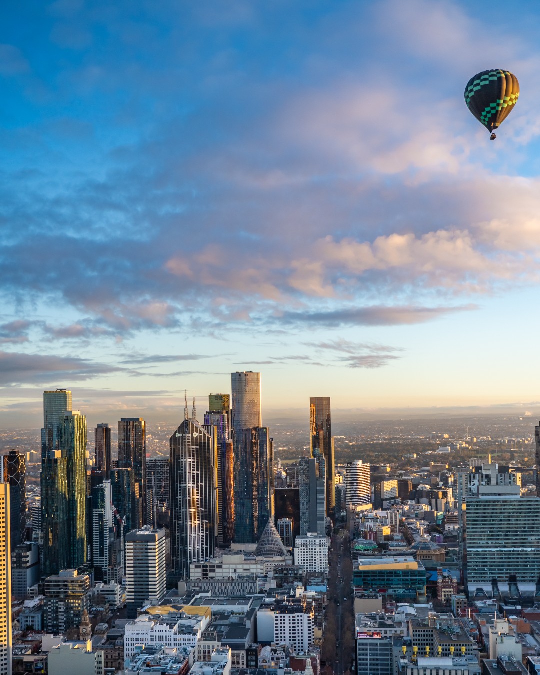 Australia by Road: Between Ocean, City, and Rainforest